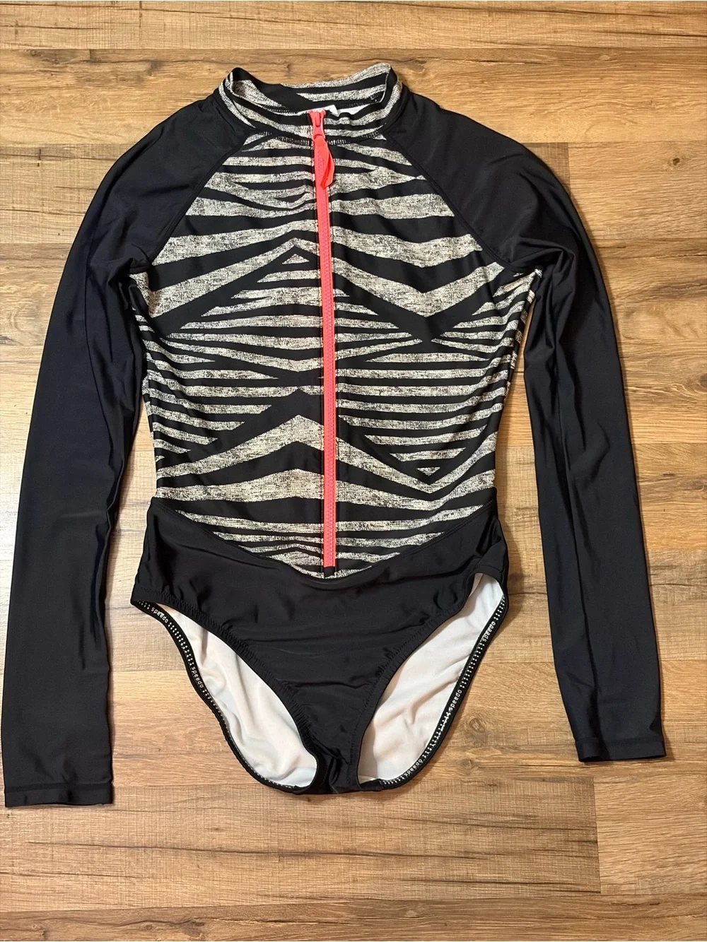 Speedo long sleeve Black Gray Swimsuit Coral Zip Sz S beach pool travel vacation